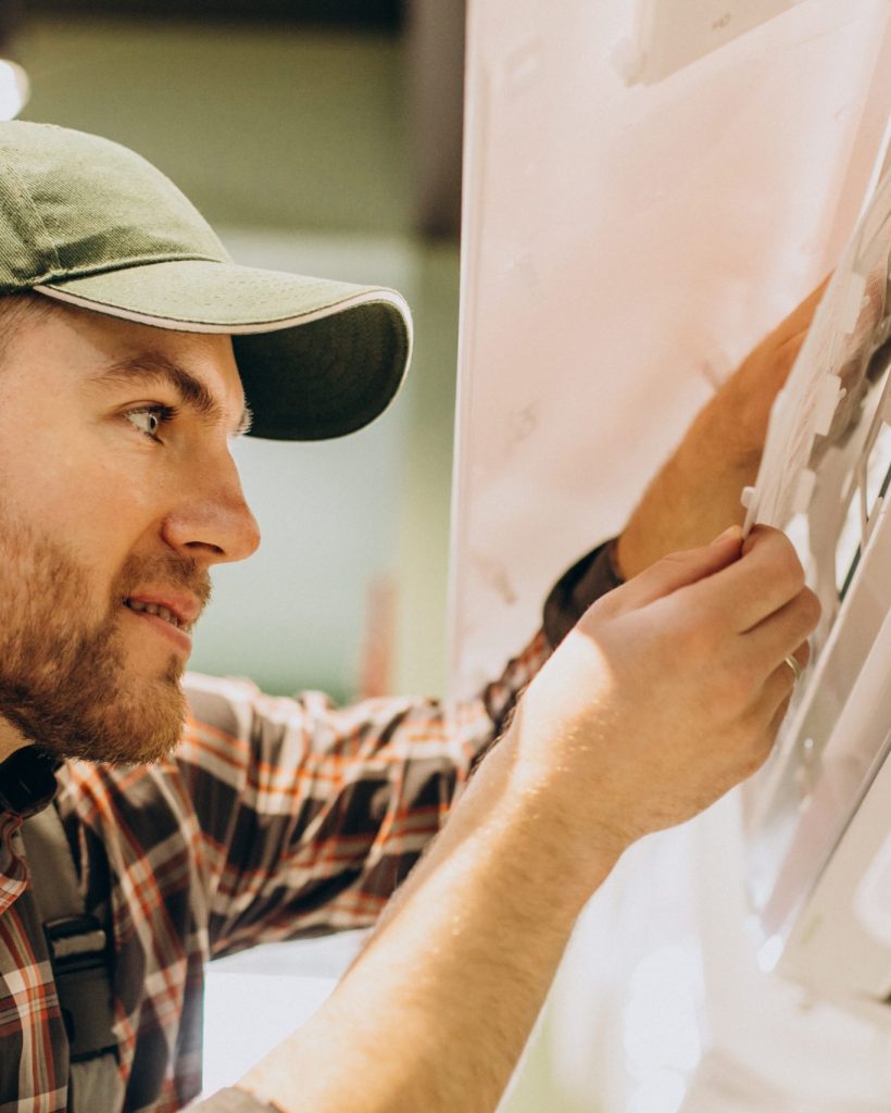 Repairman doing air conditioner servise